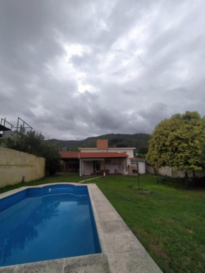 Hermosa casa con pileta! Excelente ubicación!